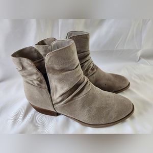 CARLOS SANTANA BRANDY LTDOE BOOTIE Size 10